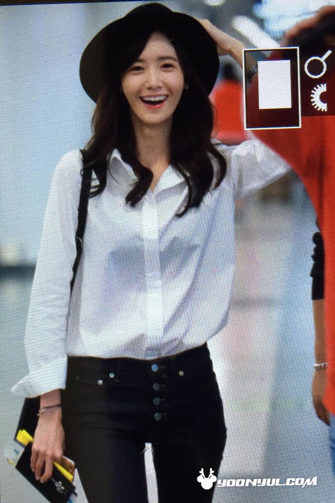 [PIC][22-09-2015]YoonA trở về Hàn Quốc vào sáng nay CPe725ZUAAAgsG7