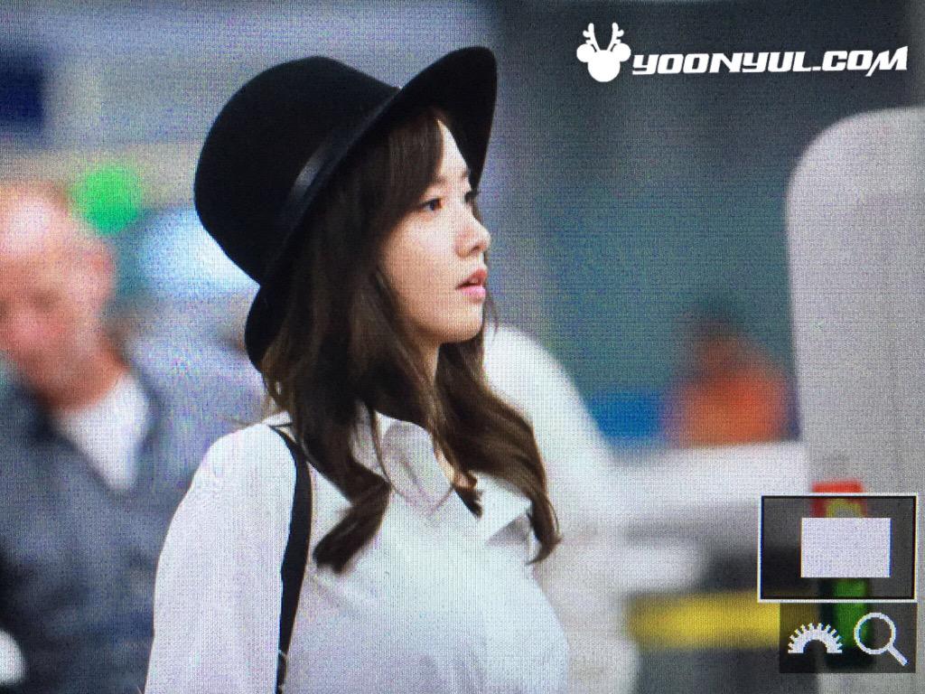 [PIC][22-09-2015]YoonA trở về Hàn Quốc vào sáng nay CPe72_eVEAEnOQL
