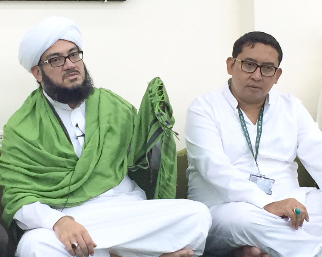(9). Kami jg bersilaturahim dengan ulama kharismatik dan terkemuka Mekkah, Syeh Habib Ahmad Muhammad Alwi Al Maliki.
