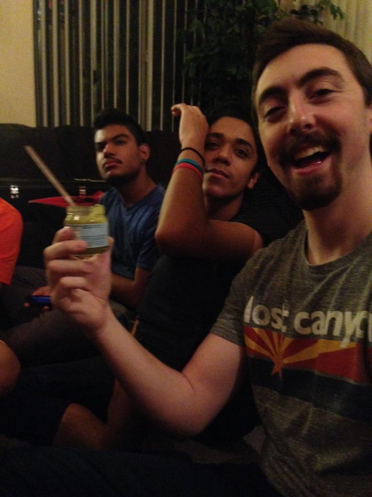 ylpvhs's tweet photo. Friends help friends eat baby food at PV Young Life 👶🏼#FirstCluboftheYear #BabyClub #Waaaa #DiaperLoadsofFun http://t.co/hxJeXdKIgM