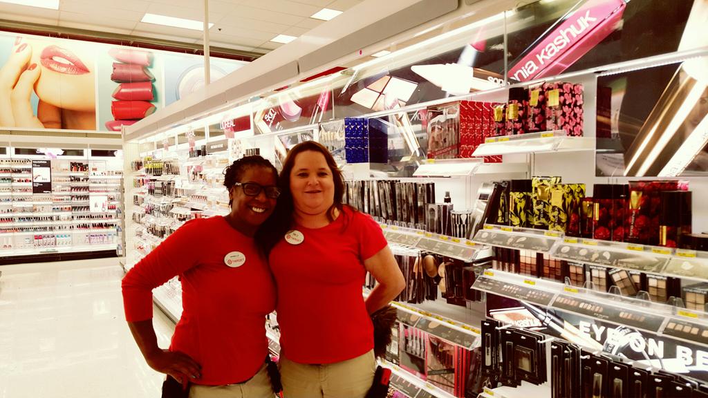 #bringingbeautyback <a href="/T2018/">Teresa Ortiz</a>!! 100% survey scores &amp; 23.7% comp in wtd sales. Thanks to our CBTM Mary and TL Denielle!