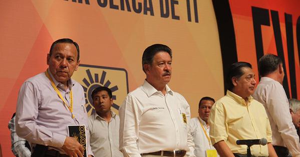 chydio's tweet photo. #México Entre abucheos, pide Navarrete al #PRD no dejarse “acribillar” por el caso Iguala http://t.co/wBgpNuKD4W http://t.co/6jMugW3Zvn