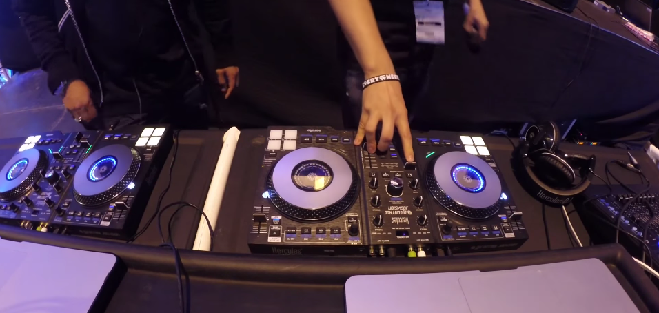 Video demo from <a href="/DJWORX/">djworx</a> at BPM on the Hercules DJControl Jogvision for Serato DJ Intro / DJ sera.to/-b5cf