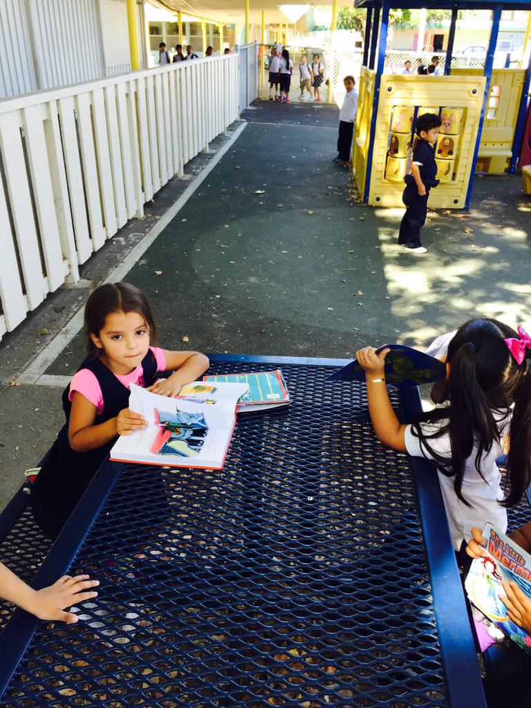 MsKoontzMDUSD's tweet photo. Kinders are finding ways to stay cool at recess! #shadyspots #endlesssummer #happycoyotes http://t.co/HLLWkvGq5Q