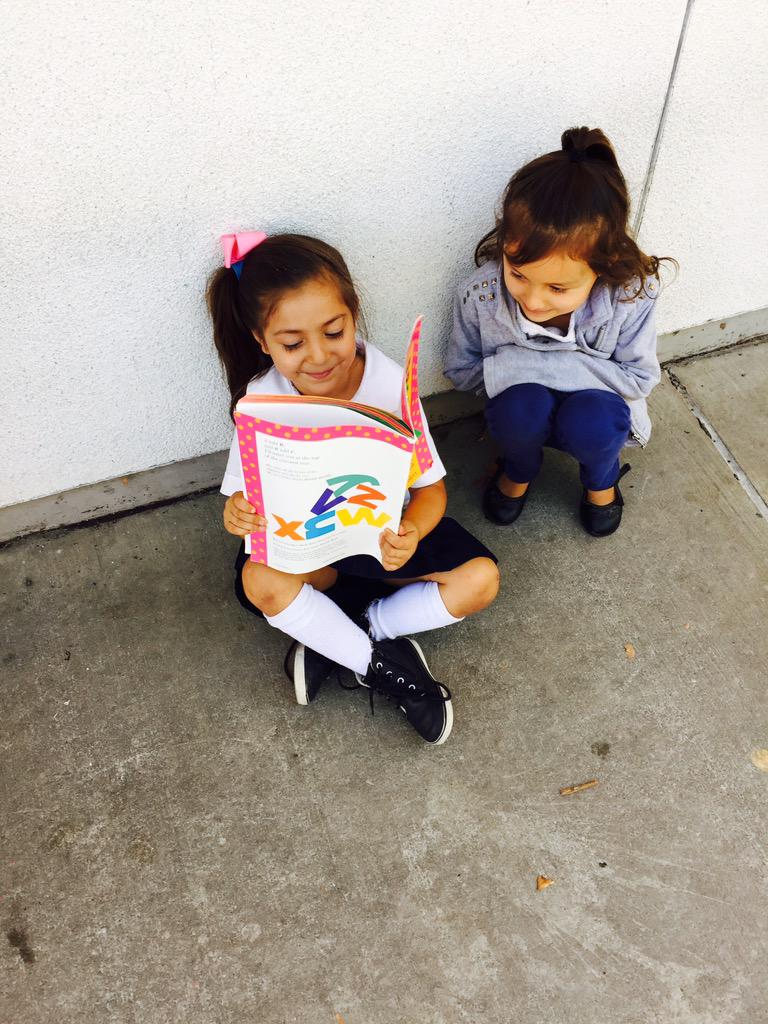 MsKoontzMDUSD's tweet photo. Kinders are finding ways to stay cool at recess! #shadyspots #endlesssummer #happycoyotes http://t.co/HLLWkvGq5Q