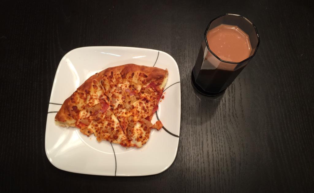 Zips_Games's tweet image. Dinner time ! #pizza #teampizza #pizzaarmy - first real craving ! Chocolate milk haha