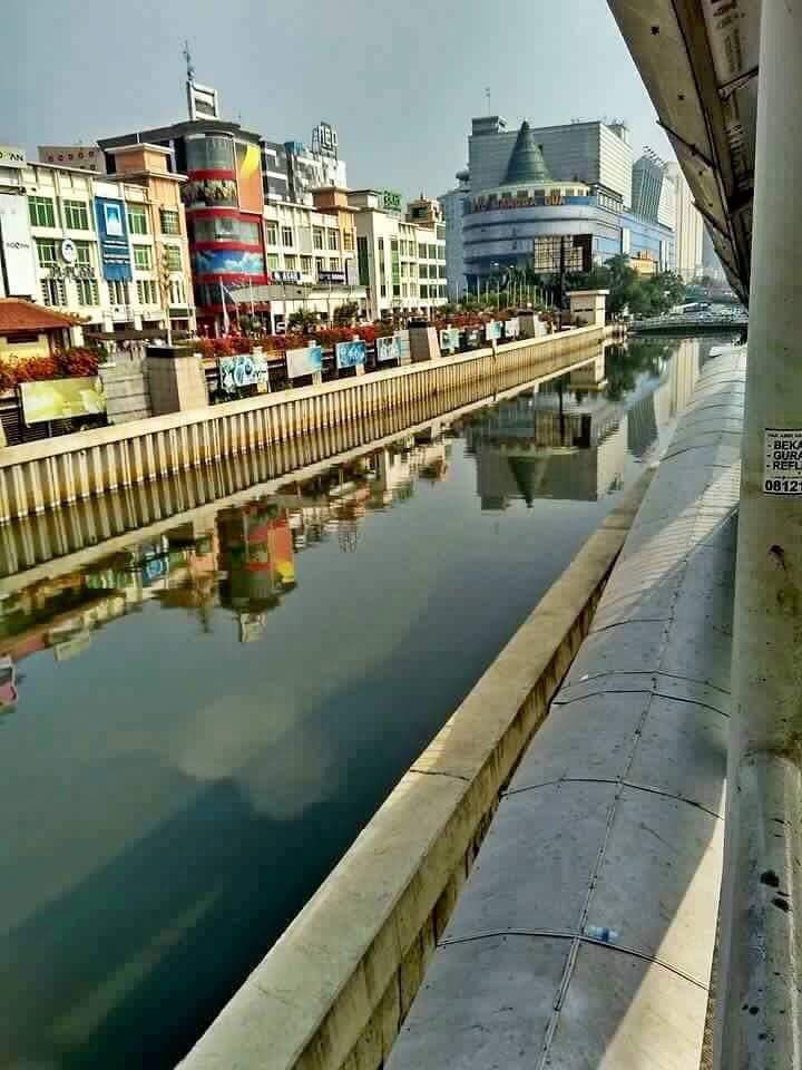 Sungai Depan Mangga Dua Jkt skrg bisa ut ngaca. Boleh juga <a href="/basuki_btp/">Basuki T Purnama</a> Om Ahok. DAHSYAT! #TDW
