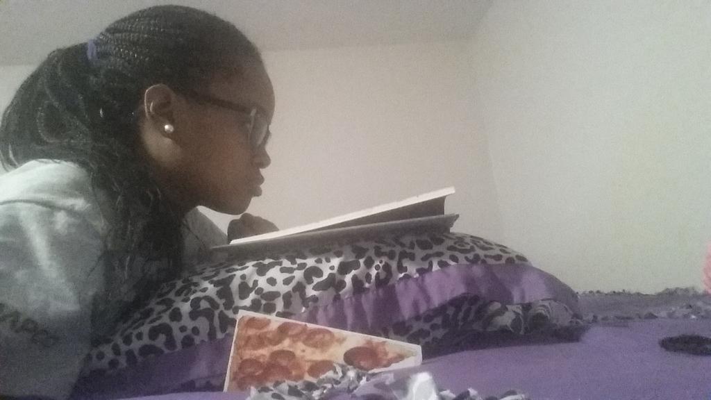 LurisaW's tweet image. La'Zairia is a #RoyalReader!!!! @MsAtotheG