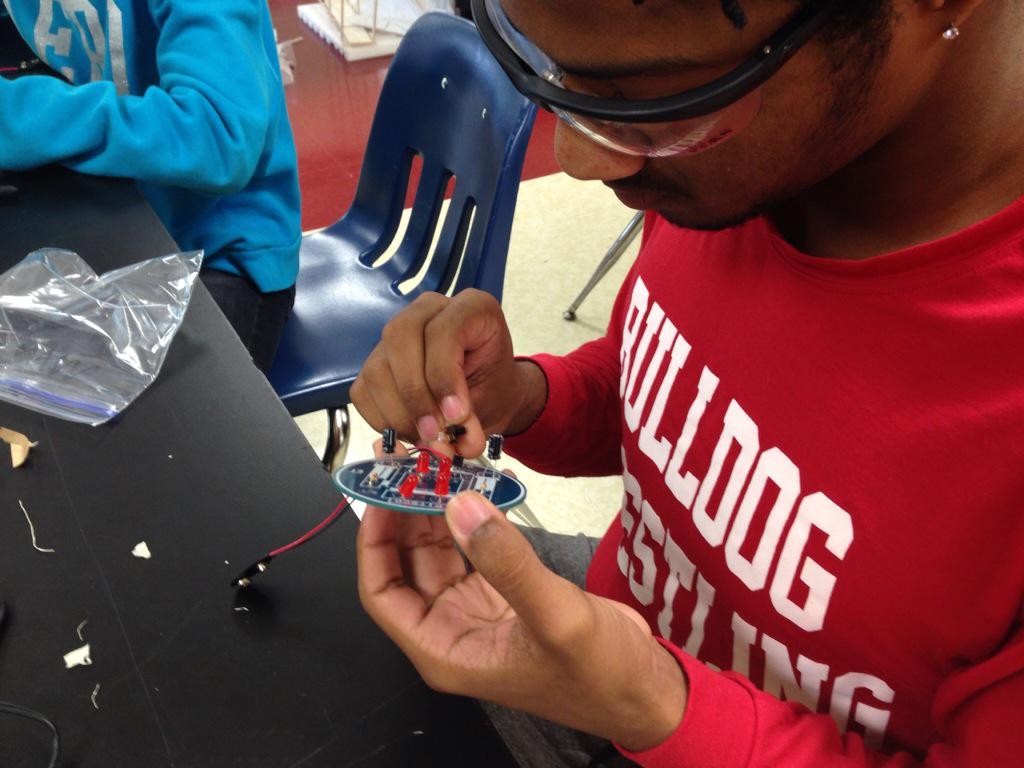toddcassell's tweet photo. My students learning some soldering techniques in Engineering explorations class today! #mhsengineering http://t.co/ernsMXcM2h