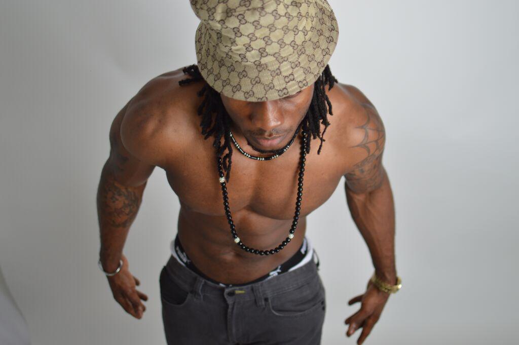 Rossinezo's tweet photo. Bout to hit the studio http://t.co/dfHzloPxx7