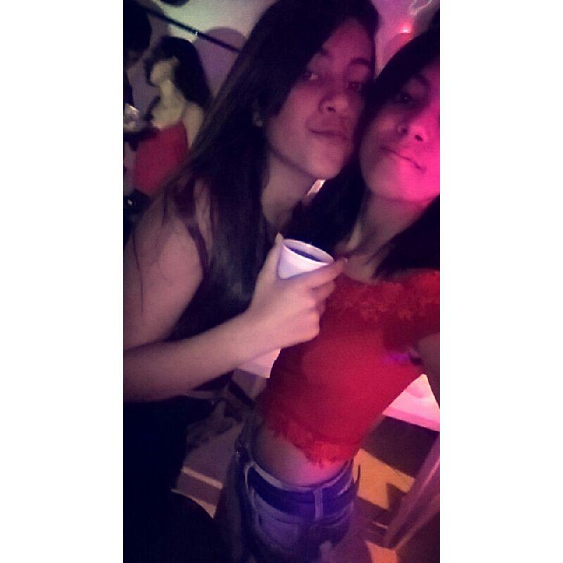 MelMd45's tweet photo. 👭🍷👌 http://t.co/X9ityhVFpO