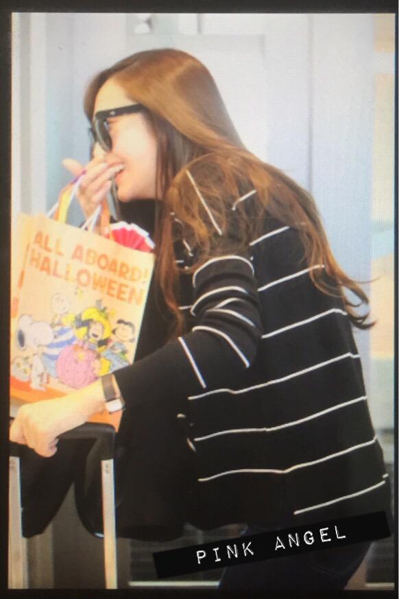 [PIC][22-09-2015]Jessica khởi hành đi Nhật Bản vào sáng nay CPeZbhdUwAAV7Fu