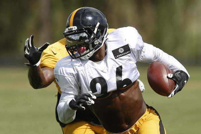 sportsOR's tweet photo. #Steelers welcome Bell back from suspension  http://t.co/u5OANzThgi http://t.co/iqUATKmWG6