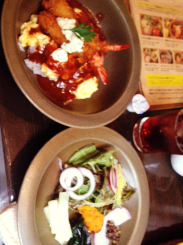 okayumusic's tweet photo. てか色々食べたなー！わら http://t.co/KMWnrIOvMk