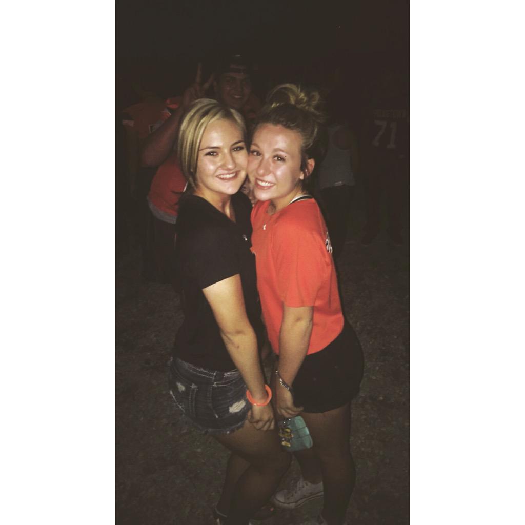 khloesmith44's tweet photo. @karlee4michele @BrittanyR5678 @Logan__15 @AspenWade (Ashton too) 🔥🔥 http://t.co/gfdZwPvG8a