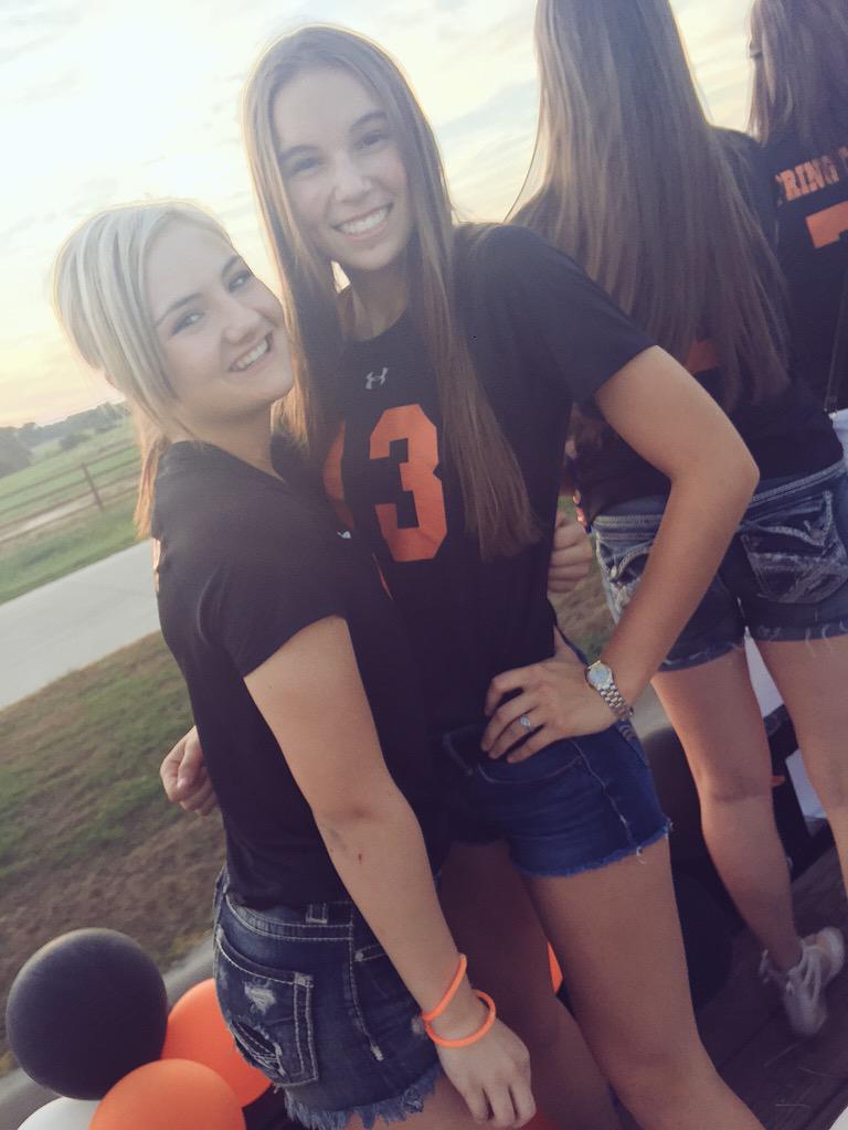 khloesmith44's tweet photo. @karlee4michele @BrittanyR5678 @Logan__15 @AspenWade (Ashton too) 🔥🔥 http://t.co/gfdZwPvG8a