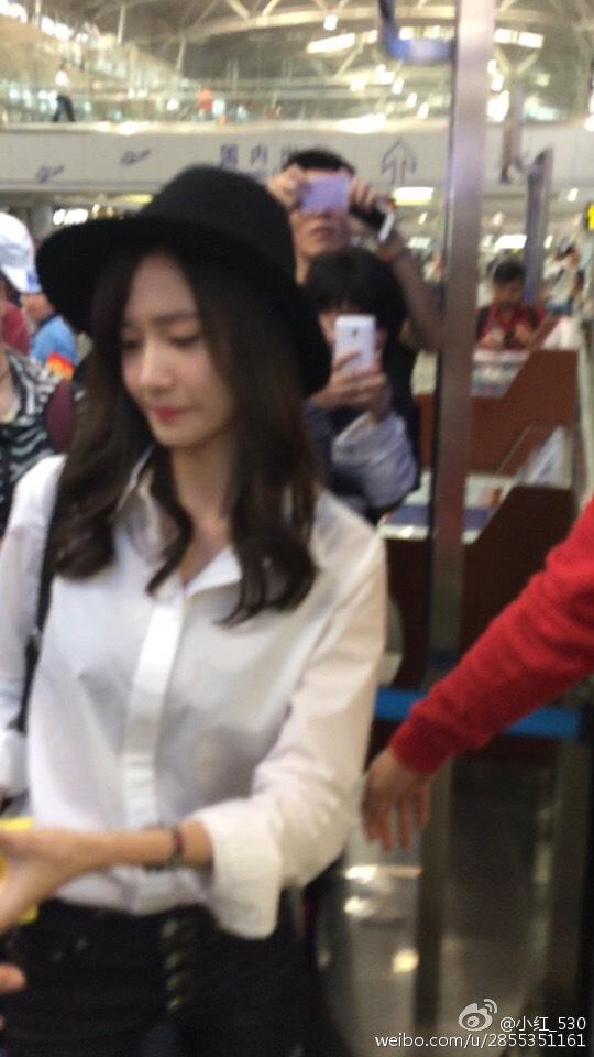 [PIC][22-09-2015]YoonA trở về Hàn Quốc vào sáng nay CPef4GRUcAA7Okq