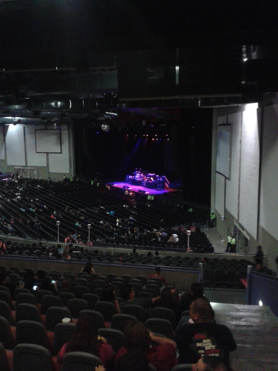 ClariceAmaya's tweet photo. #MTY en el ritual los vimos lejos pero los disfrutamos al mil @SaulHernandezE http://t.co/ECnpoE65S4