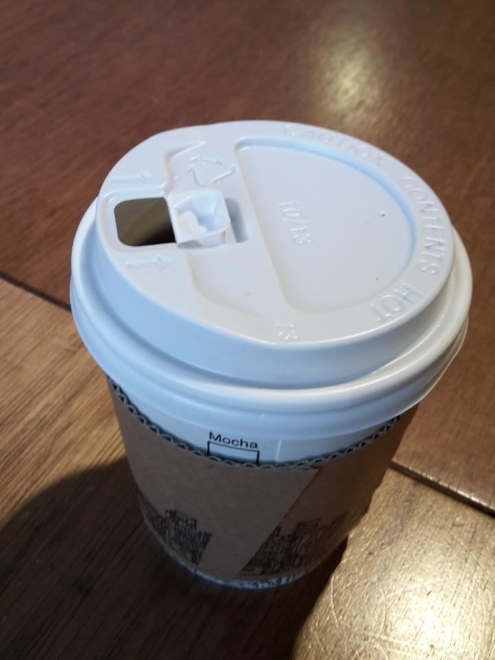 salutlacoree's tweet photo. Un petit café americain entre les cours après un bulgogi hot dog ! #repas #cafe_mountain @desticoree http://t.co/ru7kBMhKEx
