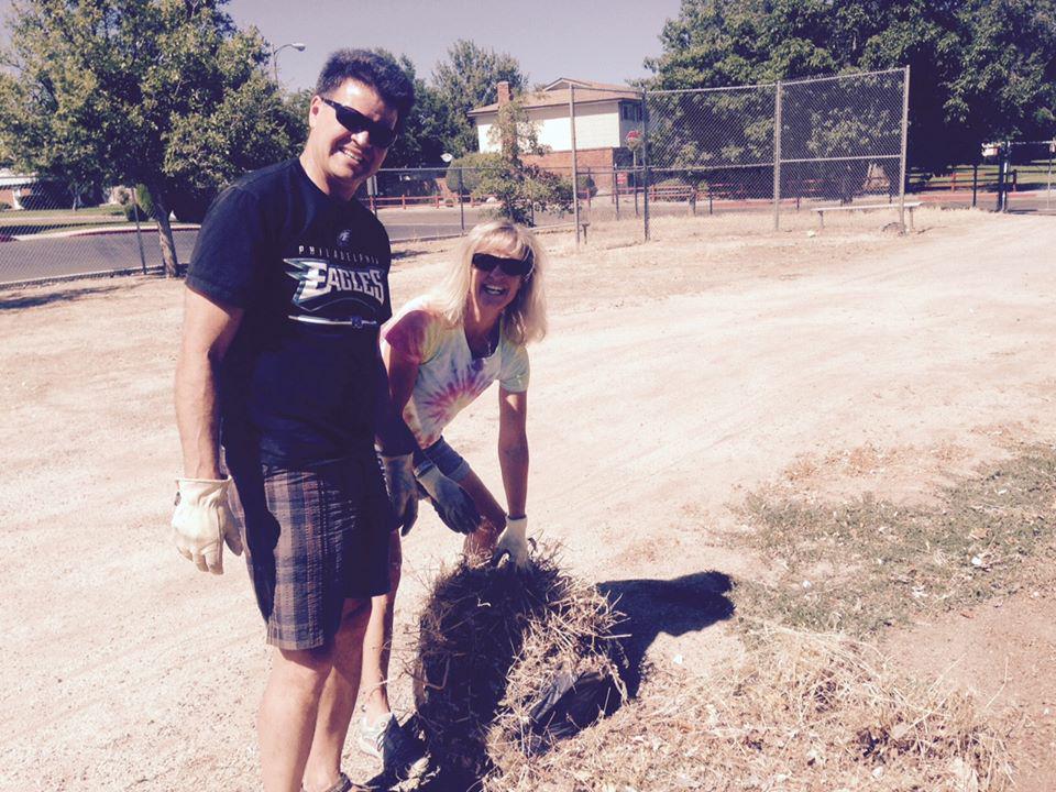 SaraNHHolm's tweet image. Also #celebrateMonday with #srstem Garden Work Day Sat. Mrs. Morales volunteered then ran a half marathon on Sun!