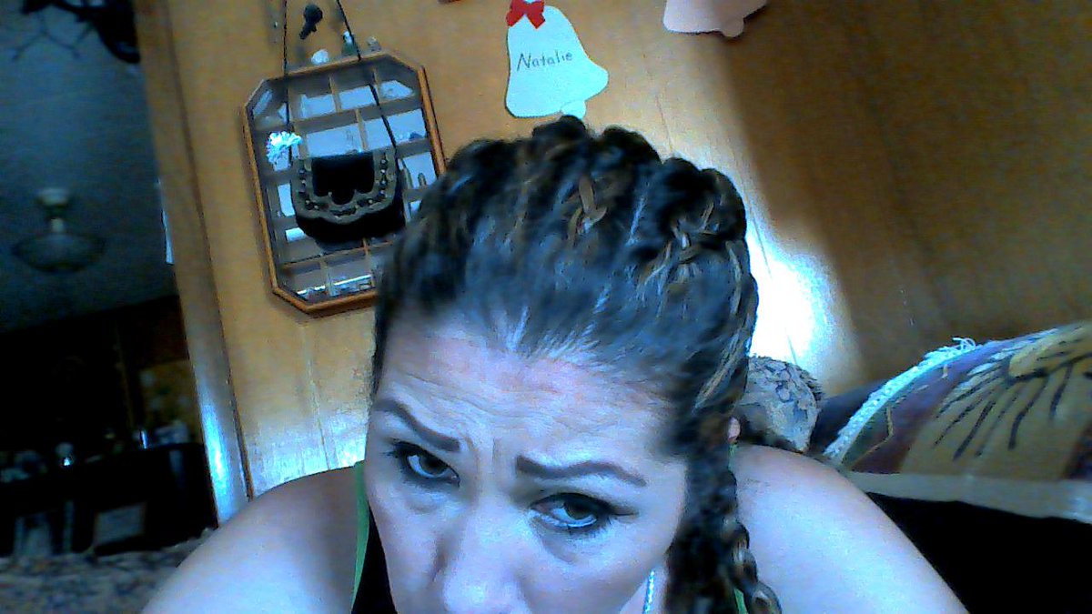baca_dorothy's tweet photo. I am so proud of myself ..I #CornRowed my own hair..N it only took me 25 minutes..#CosmotologyCollegePayedOff http://t.co/P4lE6bLmpJ