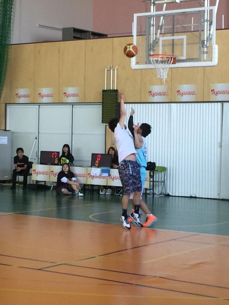 t_oceans's tweet image. 1on1チャレンジに畠山選手が決勝トーナメントより出場。
残念ながら、2-4で敗れました。
接戦でしたので悔しいです。
#3X3 #バスケ #オーシャンズ