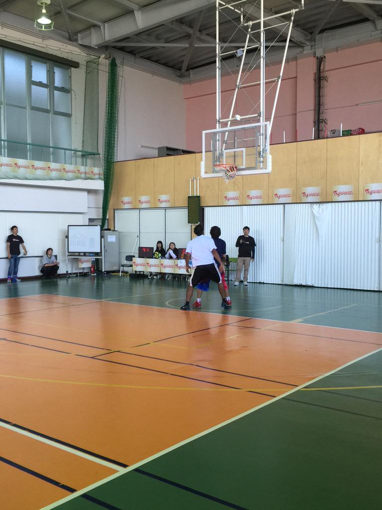 t_oceans's tweet image. @t_oceans: 1on1チャレンジにアムレット選手が決勝トーナメントより出場。
10-2で勝利しました。
準決勝に進出です。
#3X3 #バスケ #オーシャンズ