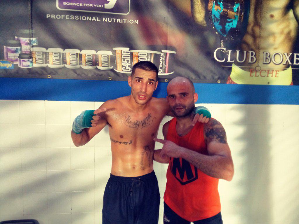 BoxGrx's tweet photo. Buena sesión de #Sparring la de ayer en el @clubboxeoelche_  entre el campeón @MartnezKiko y @FMorrys #boxeo #boxing http://t.co/1rguOMOUI4