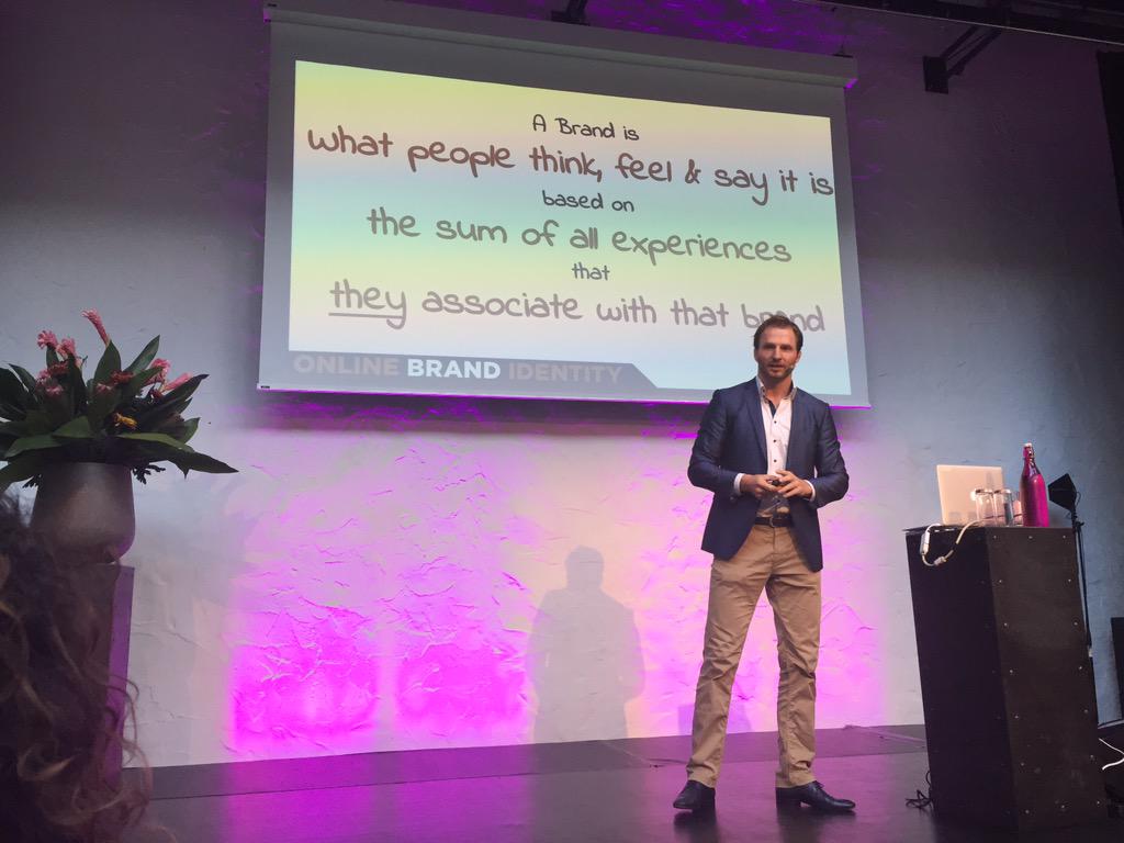 AdinaMulder's tweet photo. Een merk is zo goed als de klant dat vindt @JorisMerks #uximpact http://t.co/5hQ7lJTj7y