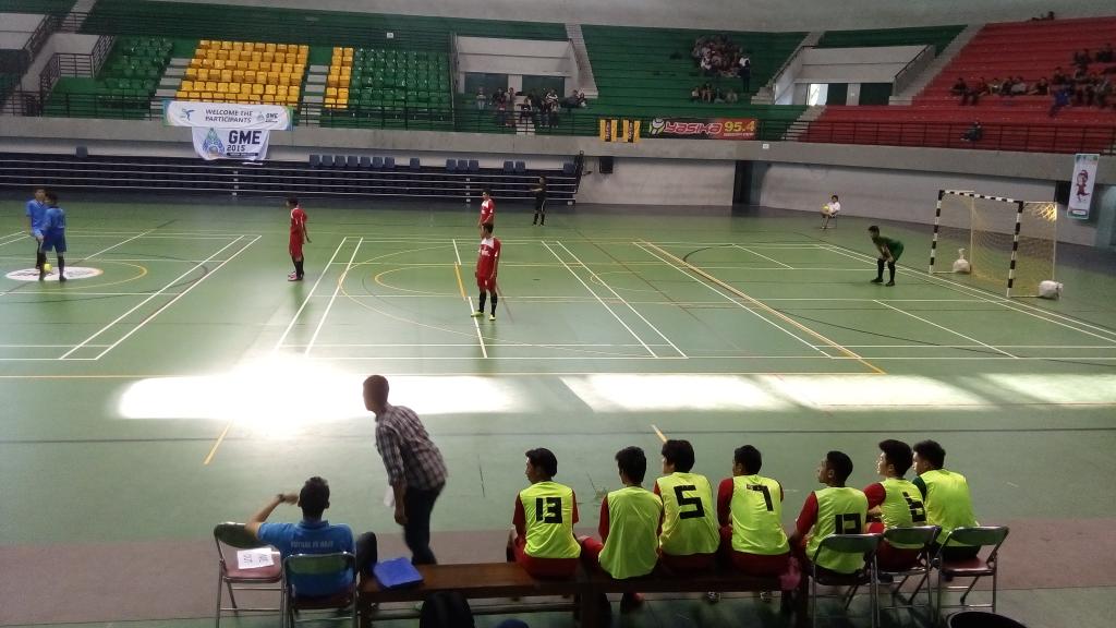 Saat ini sedang bertanding FE UAJY Vs. FE UNSOED. semangatt guys. Barokah!! #GMEconolympic2015 <a href="/GMEconolympics/">GME 2015</a>