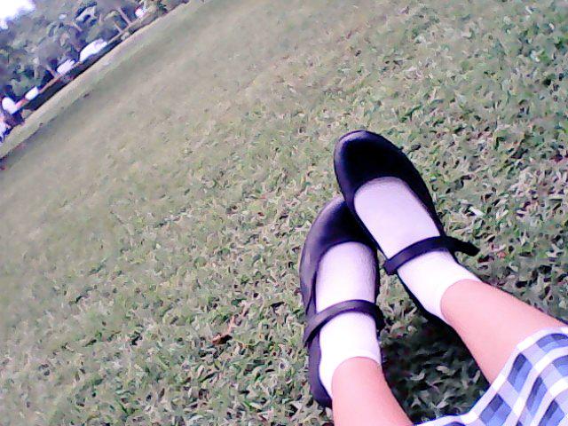 VIOLET_NOCHE's tweet image. i have really no idea why i took a pic. of my feet but , school just finished✌😁🙌🎸 #itstimetorock #boringtweets 🐱🐽