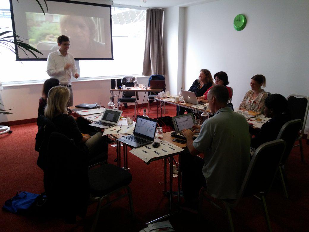 valentinastyl's tweet photo. Hands-on training on online community management and campaigns! @eupatientsforum #EPFtraining http://t.co/uOypUkLfGn