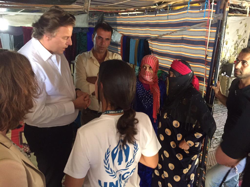 MinBZ's tweet image. Minister #Koenders bezoekt vluchtelingenlocatie Haouch el Harime in Libanon om de situatie met eigen ogen te zien.