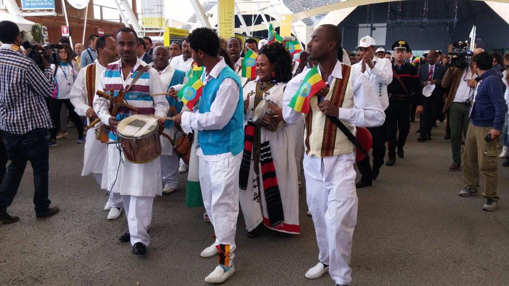 Expo2015Milano's tweet photo. The parade all along the Decumano towards Ethiopia Pavilion at Coffee Cluster! http://t.co/3uvErbb27a