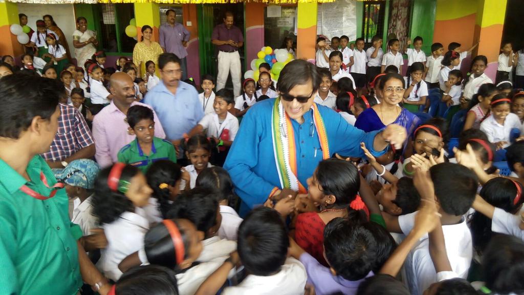 Shashi Tharoor on Twitter "With the kids of Cotton Hill Govt Lower