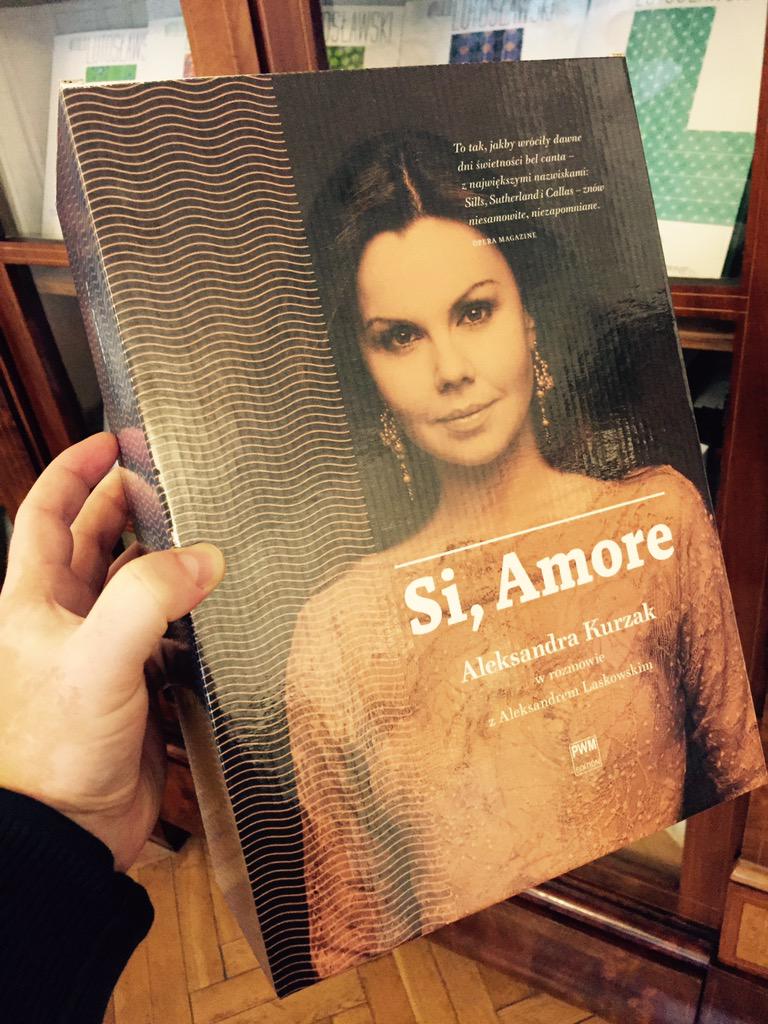 DanielCichyPWM's tweet photo. Duuuża książka :-) Już w piątek premiera! #SiAmore #Kurzak #PWM70 http://t.co/ObB6IbH0WS
