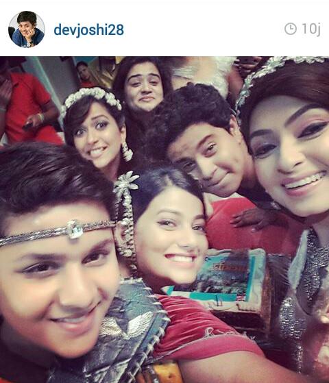 DevJoshiLovers's tweet photo. owwwww sweet moments #800Episode @devjoshi10 #baalveer#baalpari#gaalpari#bhatkatipari kush rahoo http://t.co/2eEiOaG87a