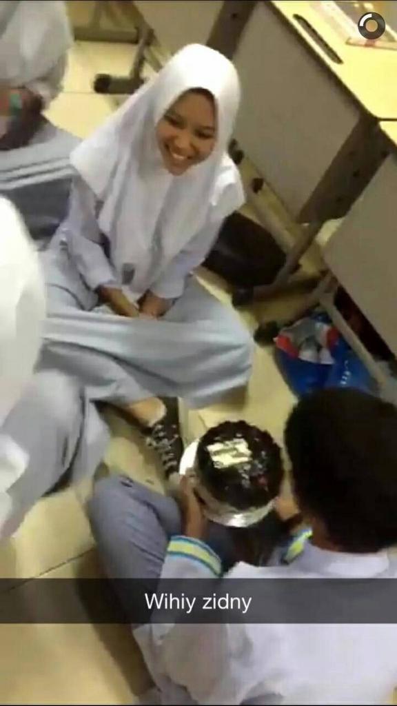 Masih pada kuat kan puasa nya?? 
Kalau liat ini kuaat gak?? Wkwkwkwkw <a href="/iqbaale/">iqbaal ramadhan</a> kamera mana kamera