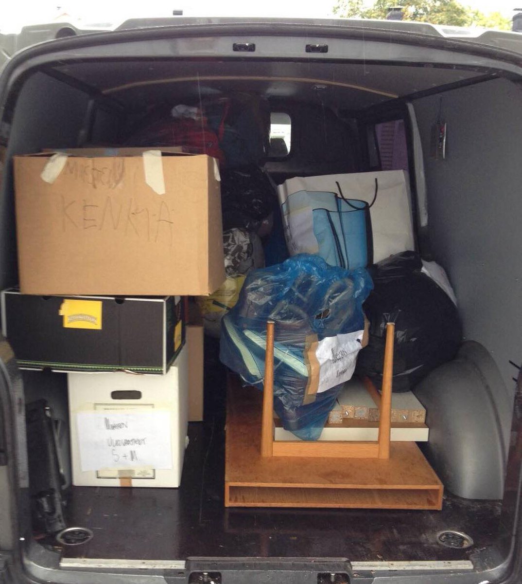 RefugeeDirect's tweet image. Our latest delivery, clothes and furniture went to Koskela in Helsinki. Hundreds have arrived here. #huomenta