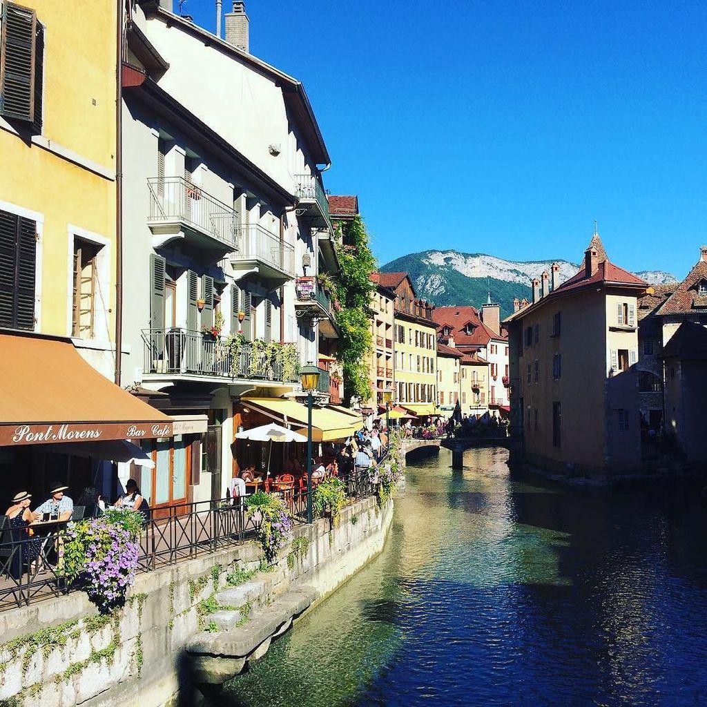 unearthedSimon's tweet photo. Cafes and restaurants by the water in #Annecy. Breaking the drive to the #Alps. #streetsce… http://t.co/rTRzMDARVm http://t.co/fFNAmZ3UG5