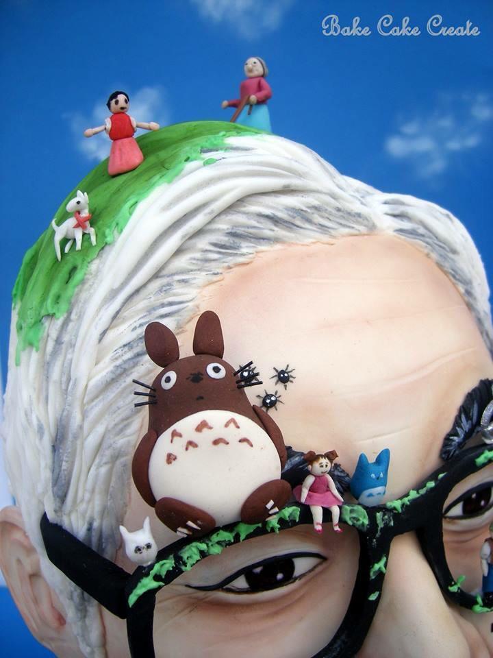 MadmanFilms's tweet photo. Incredible #HayaoMiyazaki cake (designed by #BakeCakeCreate from Ireland) http://t.co/BMqKfnenuw