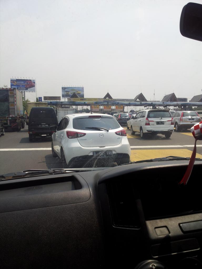 aminarmada's tweet photo. @RadioElshinta selepas GT karang tengah arang tangerang ramai lancar cuaca panas http://t.co/BFWGjvzYRZ