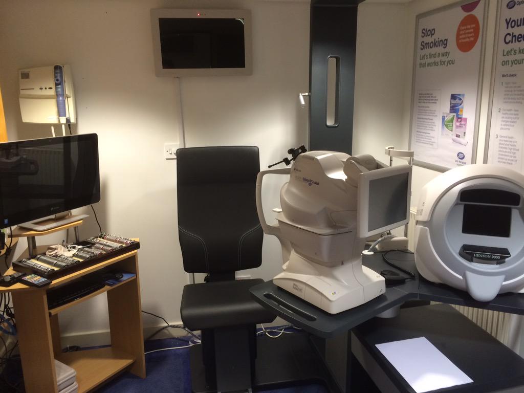 beardedeyeguy's tweet photo. In with the new!! #investinginpatientcare #cooleyetech #OCT #Henson9000 #touchscreen #topcon #BootsOpticians http://t.co/YD99lxpky9
