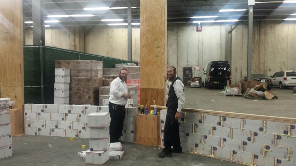 EpicShpiel's tweet photo. So much talent in one picture Sruly weisberg from artistic framing with prop director berish korn on some #Epicprops http://t.co/Q6Z4tBnJb2