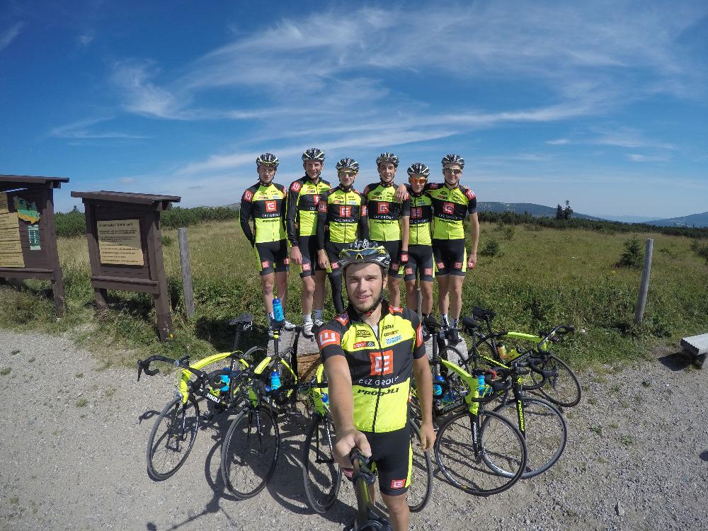 ČEZ Cyklo Team na soustředění v Krkonoších. Za 9 dní celkem 1.100 km a 20.000 výškových metrů 👏👍. #DresyKALAS