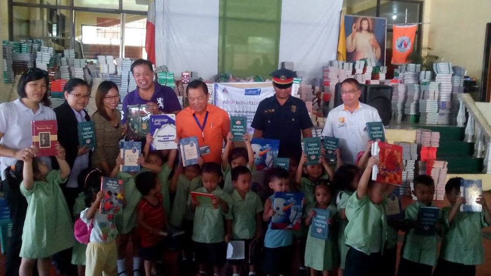 Ps5Qcpd's tweet photo. During the books giving ceremony at Barangay Greater Fairview. http://t.co/KPXRU2EIeu