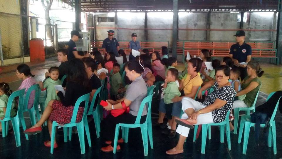 Ps5Qcpd's tweet photo. Distribution of leaflets re..crime prevention tips. http://t.co/EyQebMZa9K