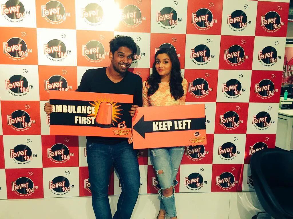 AliaaHolics_'s tweet photo. @aliaa08 with winner of Garnier #FightAgainstPimples ๐ (2) http://t.co/QsTI1CkGoU