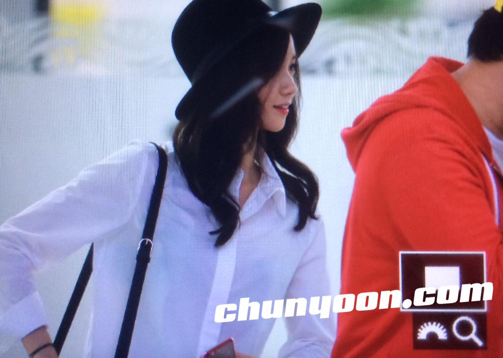 [PIC][22-09-2015]YoonA trở về Hàn Quốc vào sáng nay CPfV9GQUAAAjL3n
