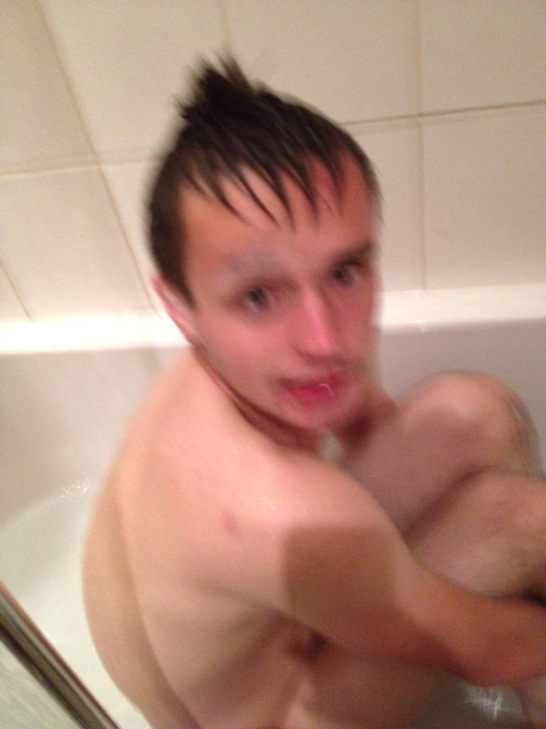 AshleyPG97's tweet photo. 3 years since Wraggie lost his beloved eyebrows👀👀 http://t.co/snAO5jYLeo
